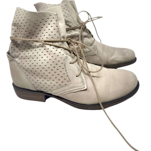 miz mooz cream leather bootie. size 7.5 - Picture 2 of 5